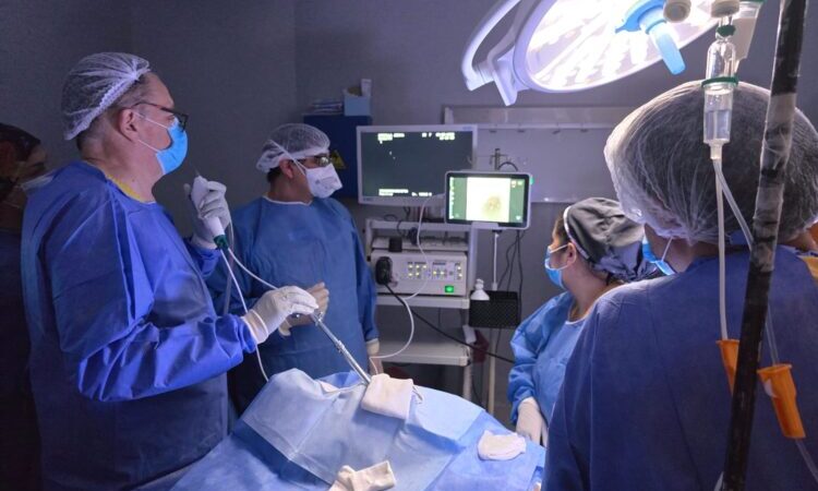 El HAC realizó su primera cirugía láser endobronquial