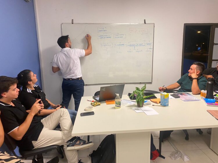 Trabajo en equipo y compromiso: Sandoval organiza su campaña para el 29 de junio