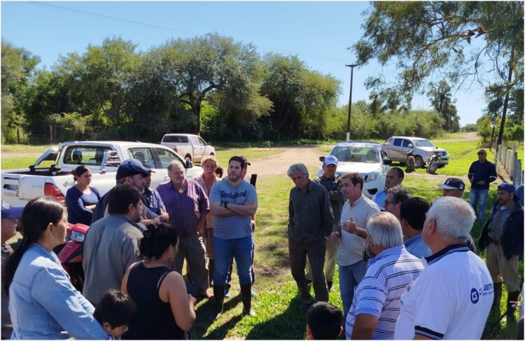 El Ministerio de la Producción coordinó con productores de Potrero Norte asistencia y drenaje por anegamientos