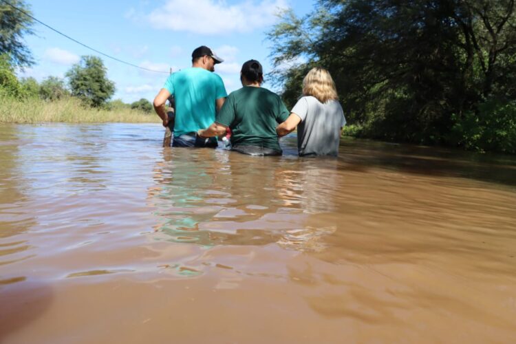El Ministerio de Gobierno, Justicia, Seguridad y Trabajo despliega acciones coordinadas en respuesta a la emergencia hídrica en Formosa