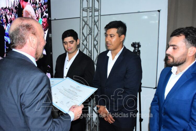 Acto de colación en la UPLaB: “Son años de coherencia en las decisiones políticas del Gobernador de poner a la educación como una cuestión de Estado”