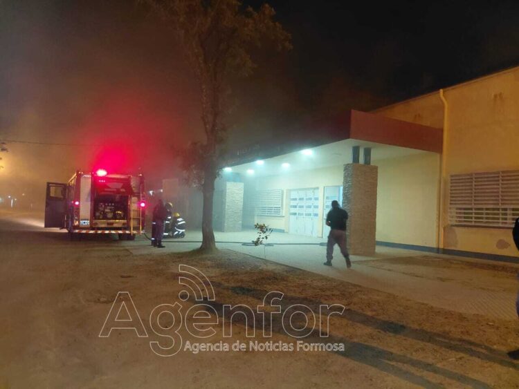 Incendio en la EPEP 445 del barrio Liborsi