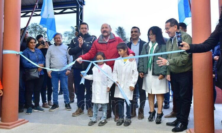 Insfrán inauguró la obra educativa 1525 de su gestión en La Rinconada
