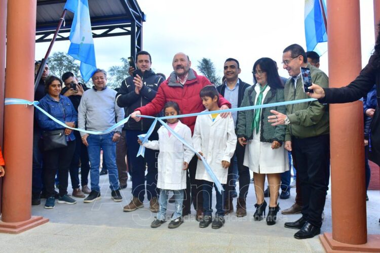 Insfrán inauguró la obra educativa 1525 de su gestión en La Rinconada
