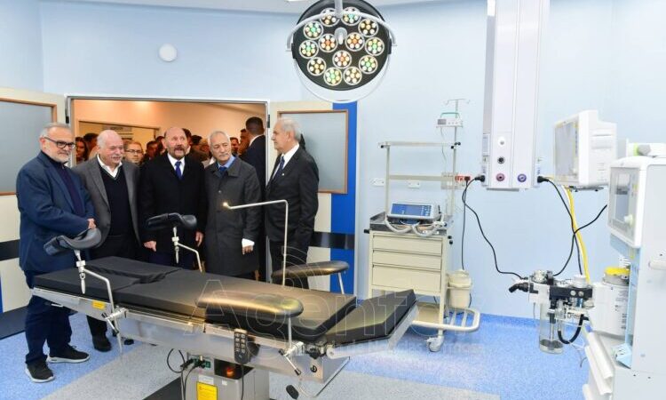 Insfrán inauguró el Hospital de la Madre y la Mujer y dotó de ambulancias al sistema de salud provincial