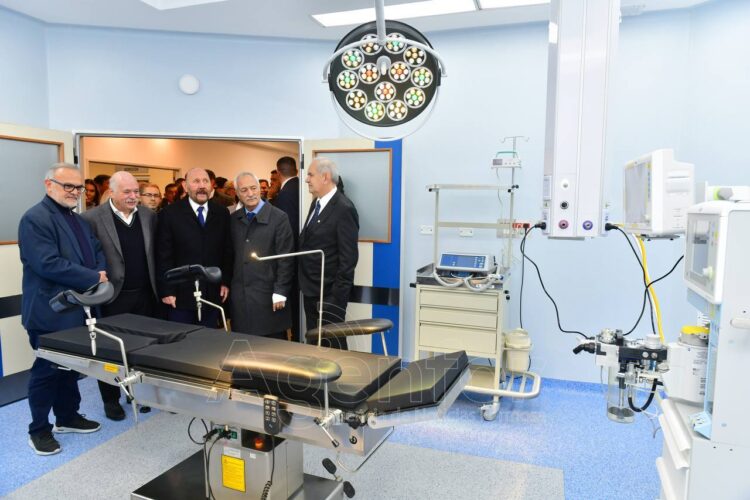 Insfrán inauguró el Hospital de la Madre y la Mujer y dotó de ambulancias al sistema de salud provincial