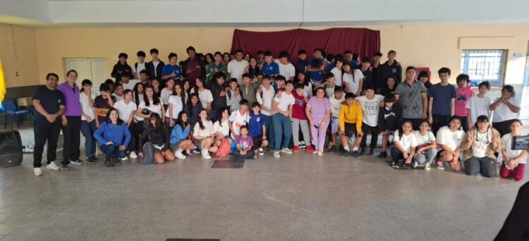 Más de un centenar de estudiantes de la EPES N° 99 participaron de una charla sobre prevención del bullying