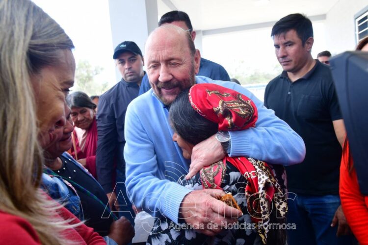 Mientras el Gobierno nacional “está encarnizado en fundir el sistema de salud”, Insfrán “se ocupa de mejorarlo cada día”