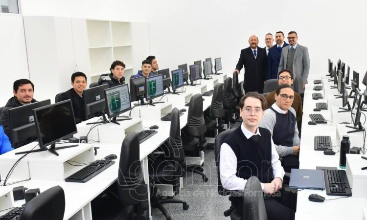 Insfrán en el Politécnico: “Los jóvenes que se forman aquí son artífices de su propio destino y no instrumento de la ambición de nadie”