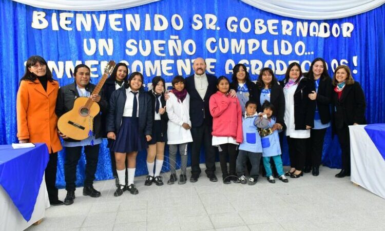 Las Lomitas: El Gobernador habilitó la obra educativa 1533 de su gestión y un nuevo centro de salud