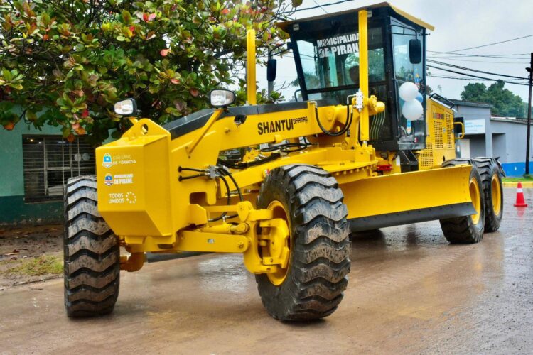 Pirané recibió una nueva maquinaria: “Es una decisión política que transforma la realidad de Pirané” destacaron