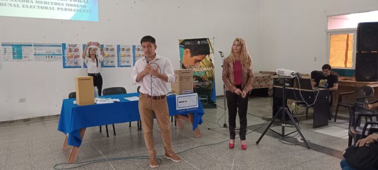 Brindaron un taller sobre voto accesible