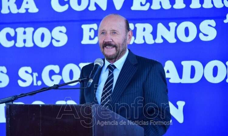 Insfrán se diferenció de Nación: “Mantenemos el superávit fiscal con el pueblo adentro”