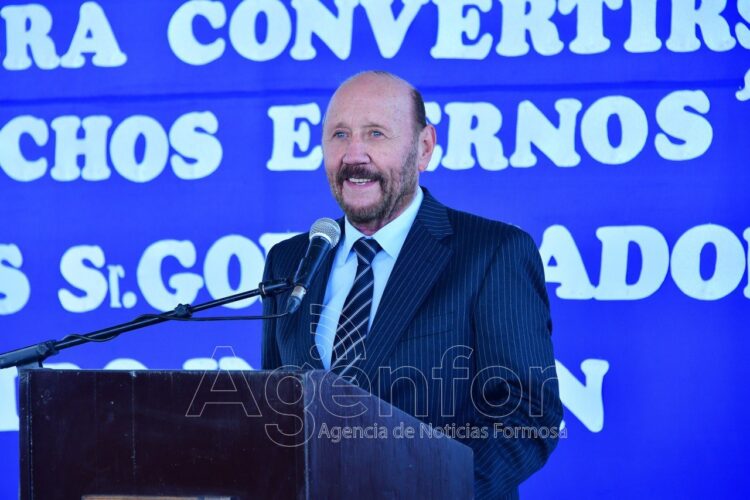 Insfrán se diferenció de Nación: “Mantenemos el superávit fiscal con el pueblo adentro”