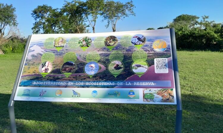 Nuevos carteles informativos en la Reserva de Biosfera Laguna Oca para promover la conciencia ambiental