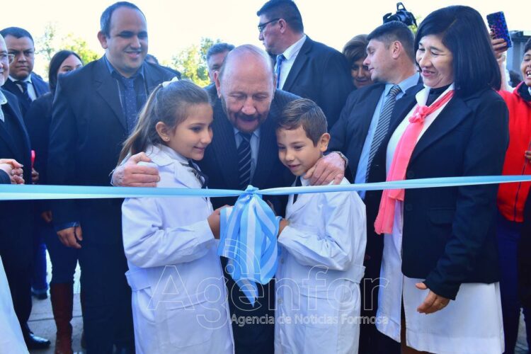 En colonia San Isidro, Insfrán inauguró la obra educativa 1521 de su gestión