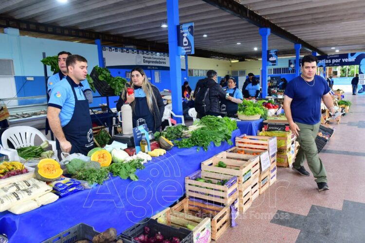 En el feriado, se reinauguró el Mercado de Emprendedores fijo del barrio La Paz