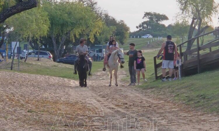 Laguna Oca ofreció cabalgata gratuita en el primer sábado del receso invernal