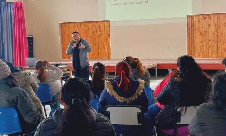 Encuentro para fortalecer los lazos entre la escuela, la familia y la comunidad
