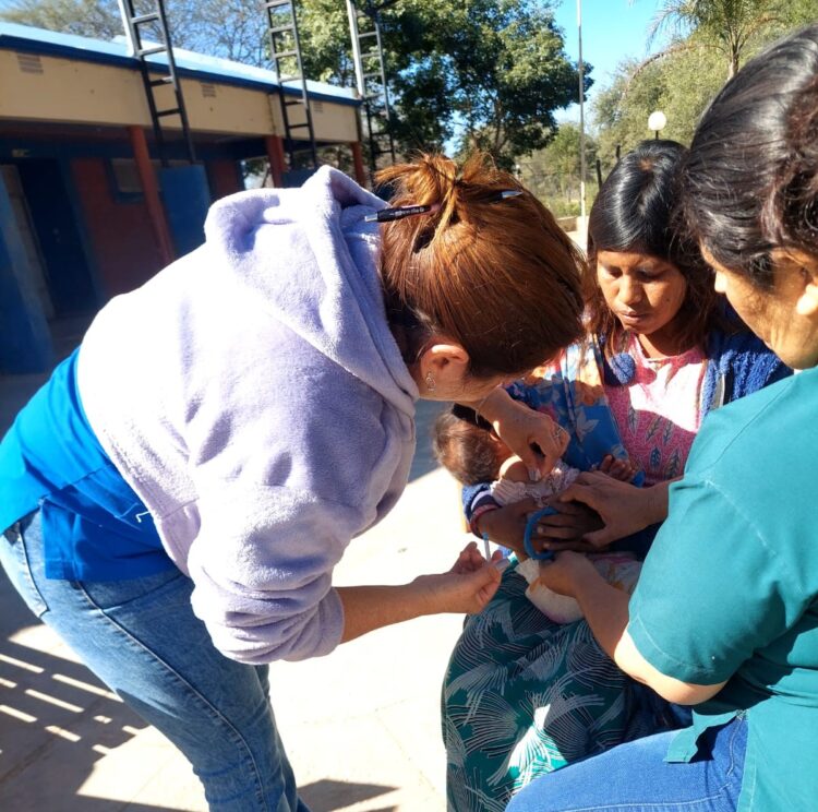 Más de 700 dosis de vacunas fueron aplicadas a niñas y niños menores de dos años en el oeste formoseño
