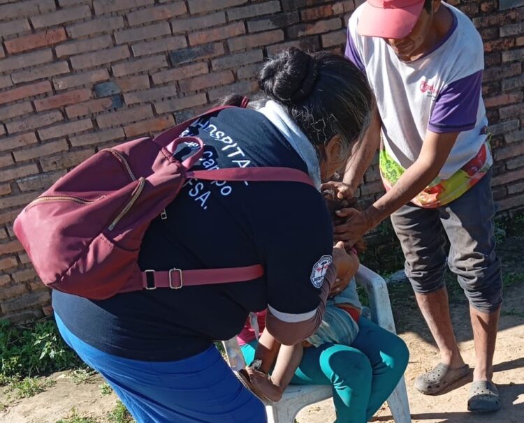 Vacunación casa por casa para niños de la Colonia Juan Bautista Alberdi