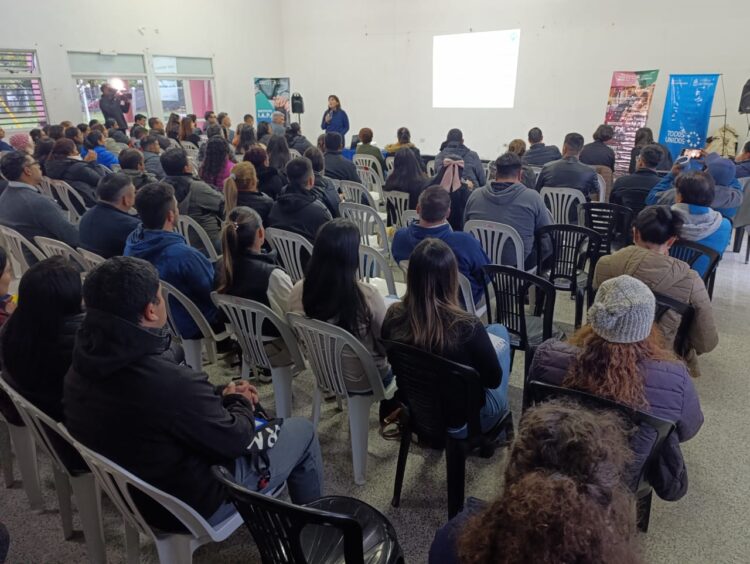 Comenzó una capacitación que aborda el tratamiento de los consumos problemáticos de sustancias psicoactivas desde un enfoque sociocomunitario