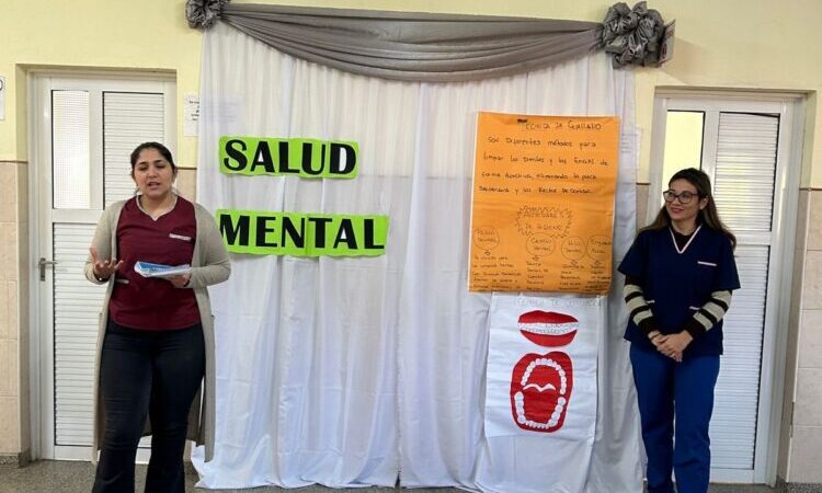Promueven cuidados de la salud mental y bucodental en el centro de salud María Luisa Espinoza