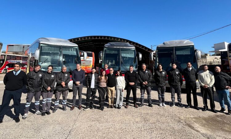 La Dirección de Transporte participó de la presentación de tres unidades cero kilómetro para el interior provincial