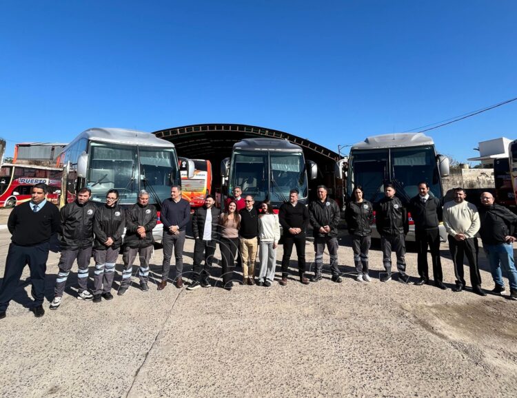 La Dirección de Transporte participó de la presentación de tres unidades cero kilómetro para el interior provincial
