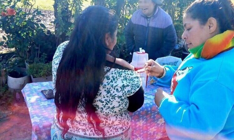 Vecinos del barrio Luján recibieron vacunas en sus casas