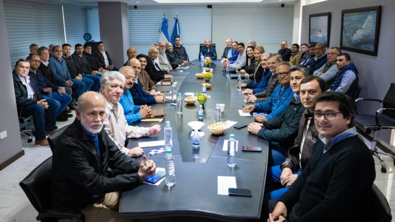 Insfrán se reunió con intendentes y presidentes de Comisiones de Fomento