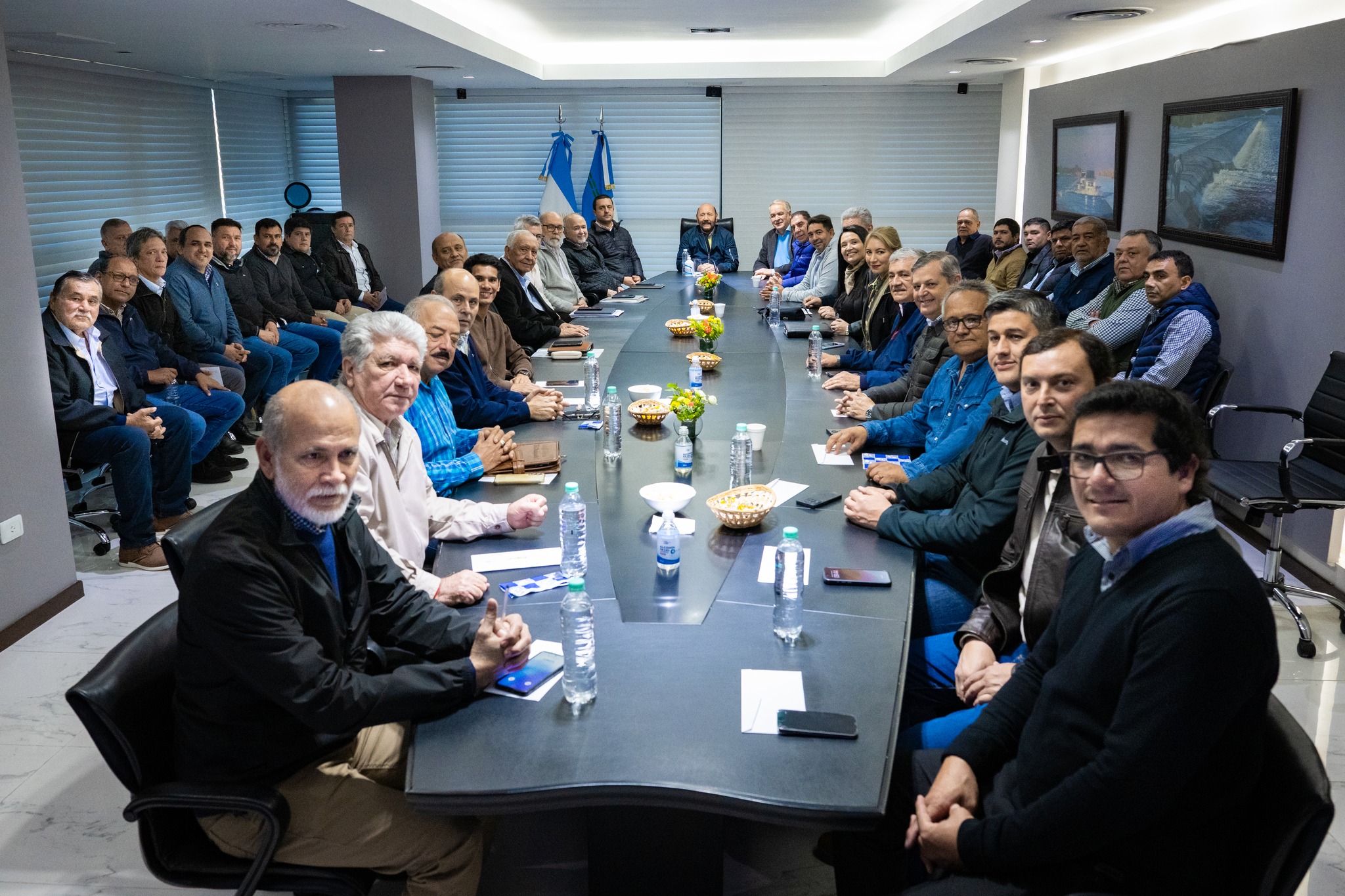 Insfrán se reunió con intendentes y presidentes de Comisiones de Fomento