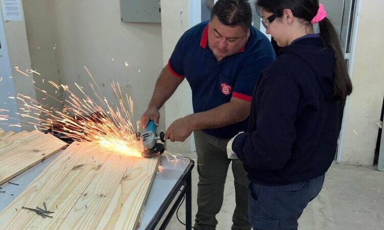 Alumnos de la EPET N° 1 fabricarán contenedores ecológicos