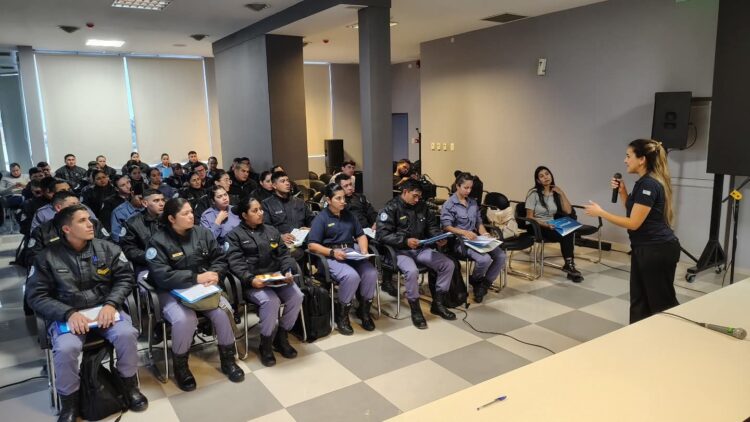 Inició el ciclo de charlas de sensibilización turística para personal policial