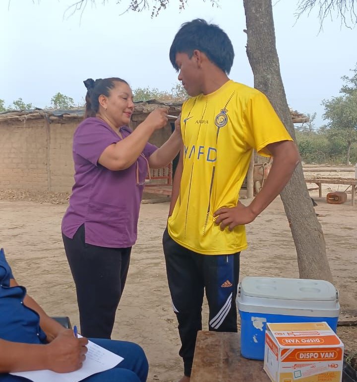 El centro de salud de Lote 8 sigue reforzando la vacunación en terreno en las comunidades cercanas
