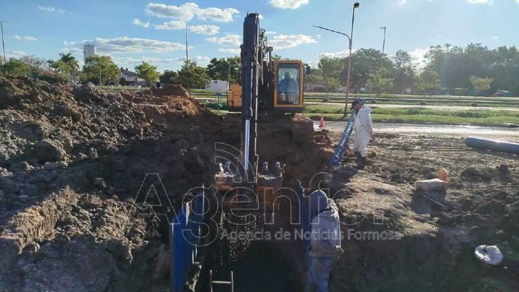 El SPAP realizó un importante trabajo de reemplazo de red colectora de cloaca en la ciudad de Clorinda