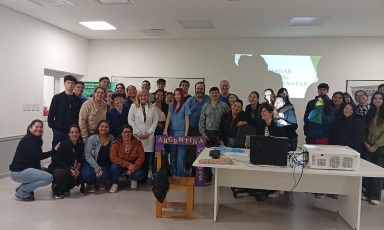 El Programa Provincial de Chagas brindó una charla informativa a estudiantes de la UPLaB