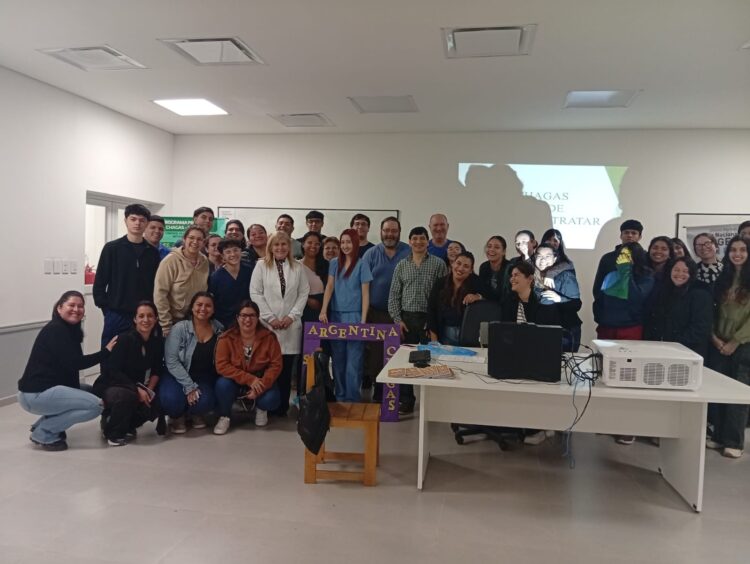 El Programa Provincial de Chagas brindó una charla informativa a estudiantes de la UPLaB