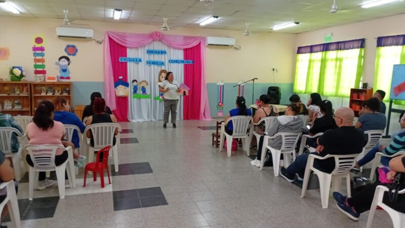 El centro de salud La Nueva Formosa desarrolló una charla sobre estilos y formas de crianza en el JIN N° 44