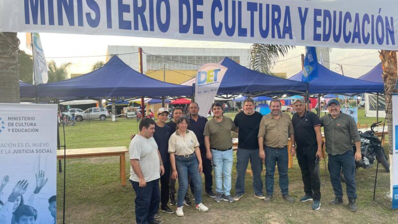 Stands educativos en la Fiesta del Pomelo 2025