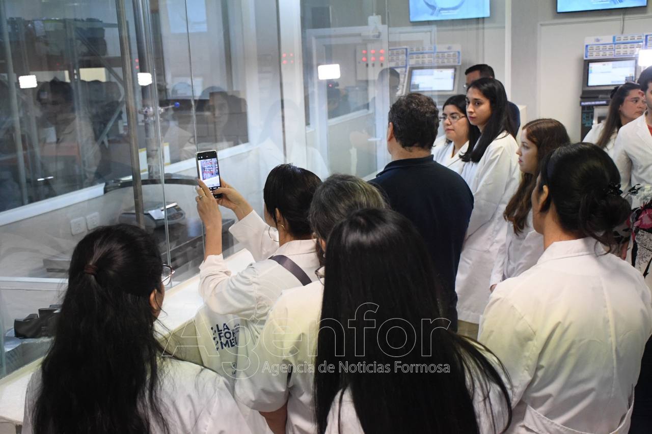 Estudiantes de Farmacia de la Universidad Nacional del Chaco Austral visitaron la empresa Laformed