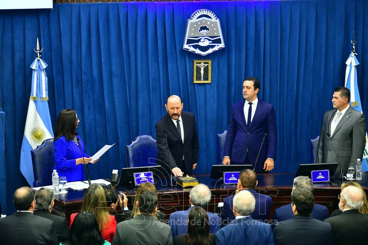 En una jornada histórica los tres poderes del Estado juraron la nueva Constitución Provincial
