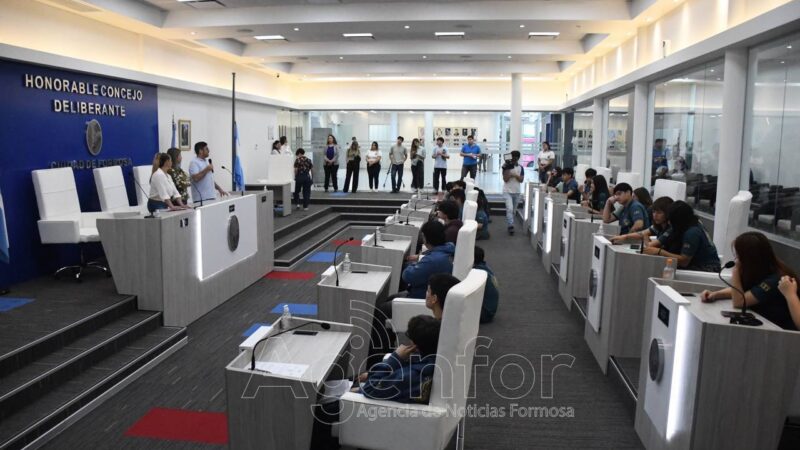 Estudiantes secundarios recorrieron el Concejo Deliberante capitalino