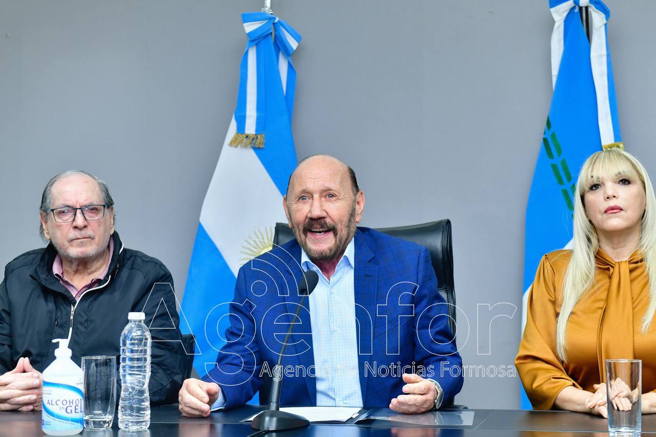 El gobernador Insfrán anunció un aumento salarial del 10% a estatales