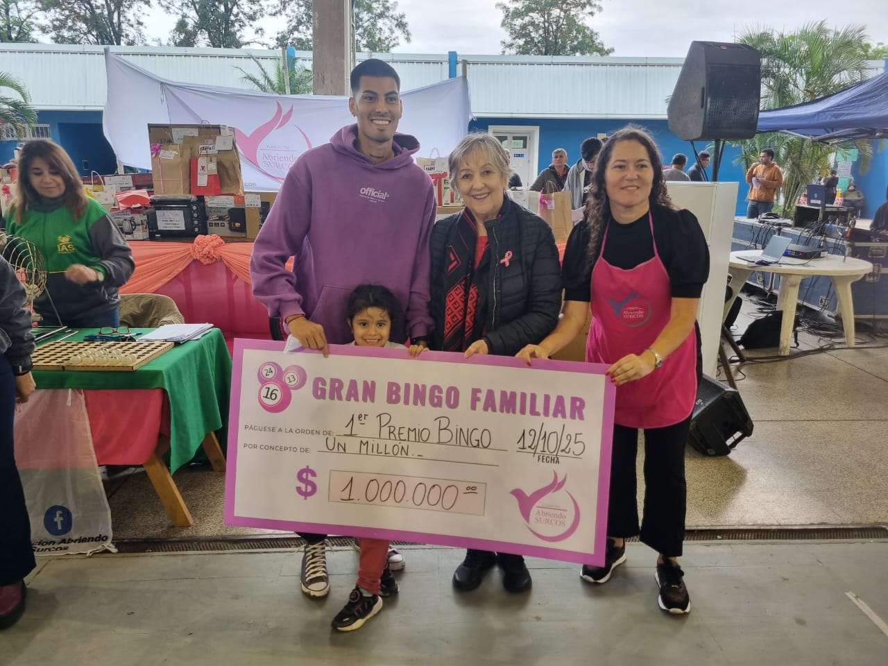 Se realizó con éxito el tradicional Bingo Rosa