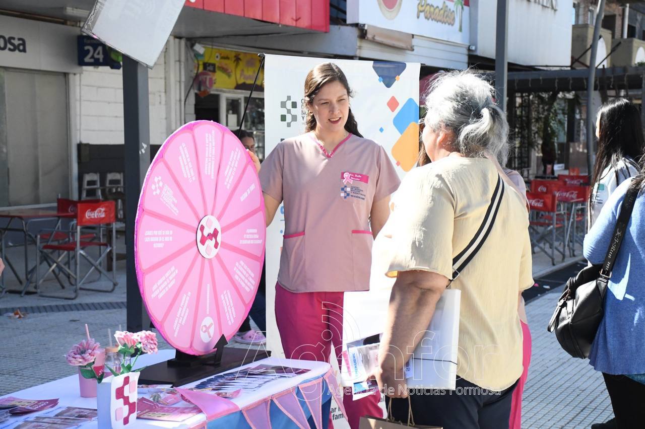 A través de una “ruleta didáctica”, el Centro de Medicina Nuclear y Radioterapia concientizó sobre el cáncer de mama