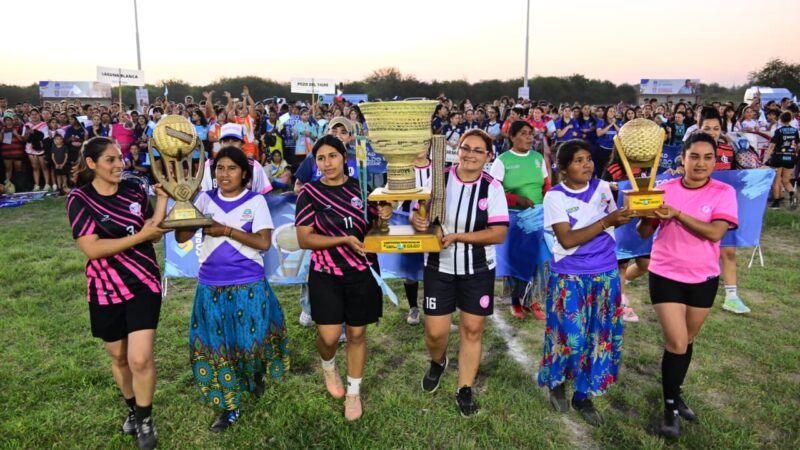 Las manos creadoras de la “Copa Gildo Insfrán”, símbolo de identidad del pueblo formoseño