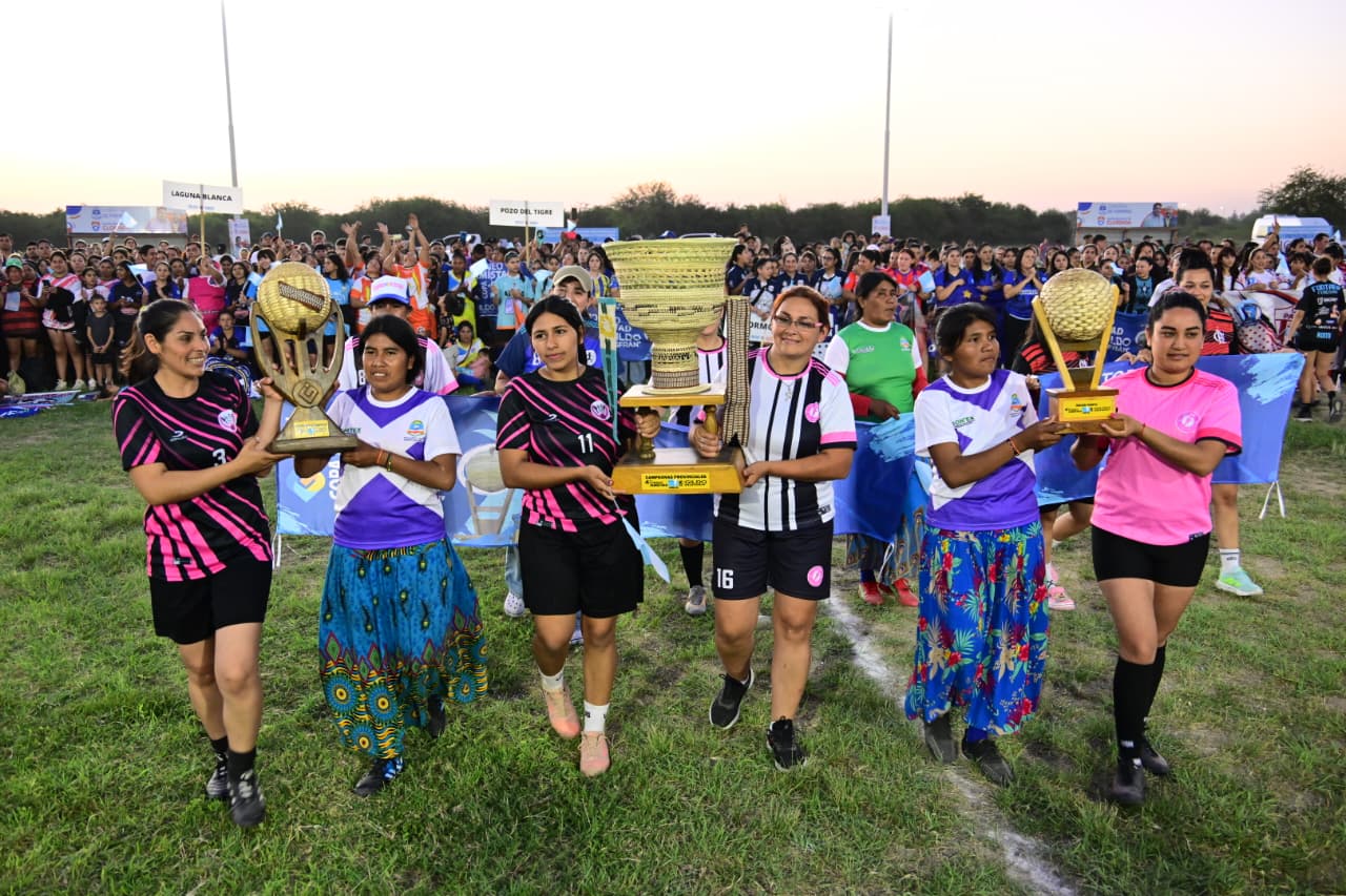 Las manos creadoras de la “Copa Gildo Insfrán”, símbolo de identidad del pueblo formoseño