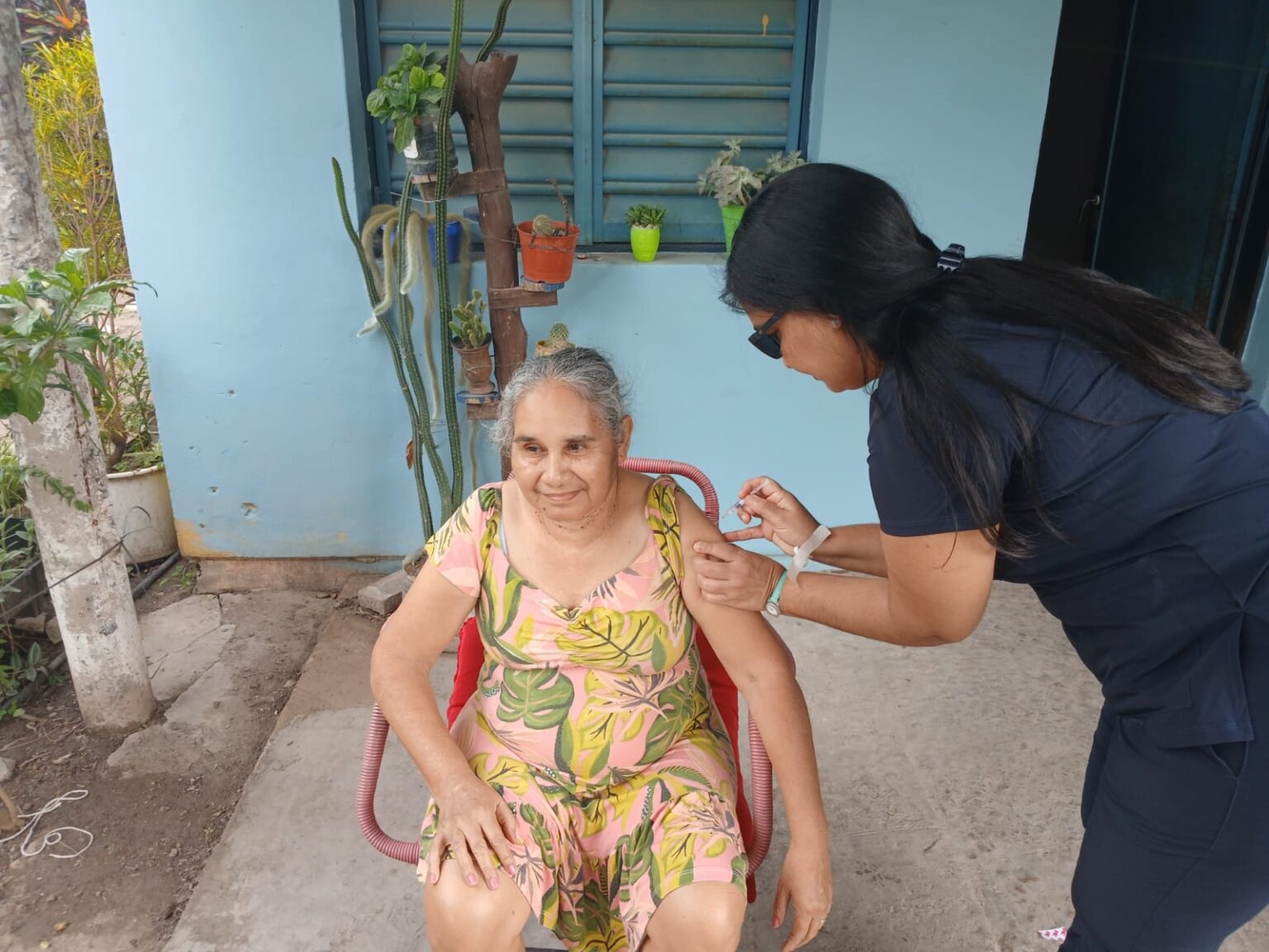 Control de carnets y vacunación en terreno en los barrios Juan Domingo Perón y Luján
