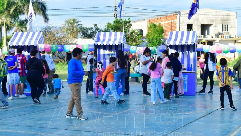 Las familias del barrio Divino Niño disfrutaron de una tarde de kermés
